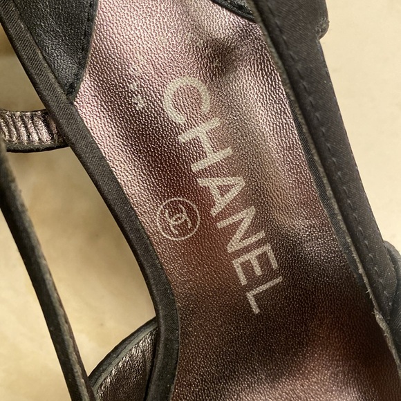 CHANEL SIZE 38C black lace sling back heels CC gold medallion vintage - Picture 9 of 9